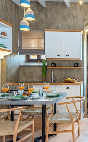 Comfort-Suite | Eigene Küche | Kühlschrank, Espressomaschine, Wasserkocher mit Kaffee-/Teezubehör