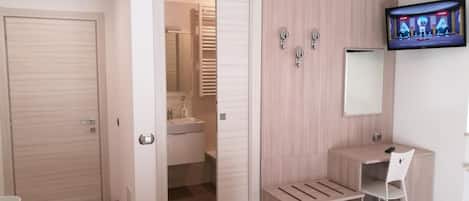 1 bedroom, premium bedding, desk, soundproofing