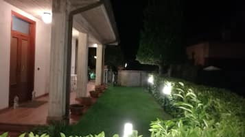 Comfort-Dreibettzimmer, Terrasse | Ausblick vom Zimmer