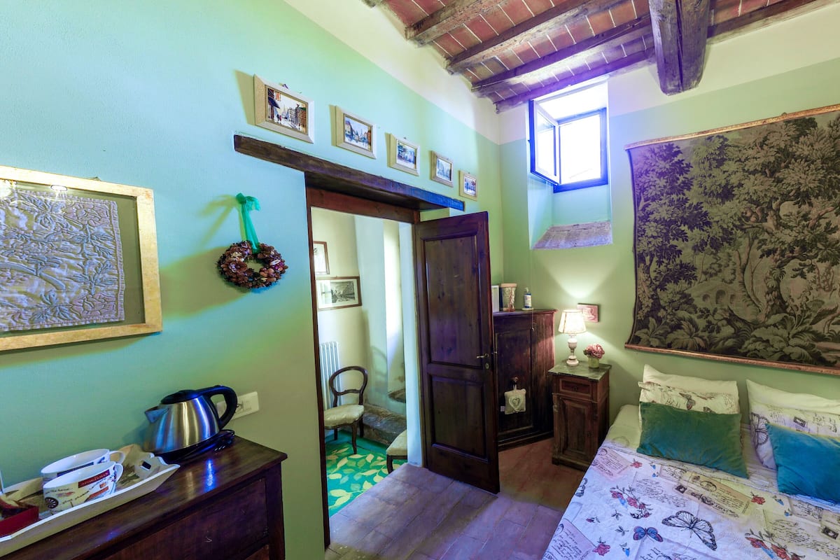Double or Twin Room, Private Bathroom | 1 bedroom, down comforters, desk, iron/ironing board