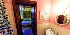 Double or Twin Room, Private Bathroom | Bathroom
