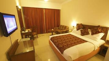 Deluxe-Doppel- oder -Zweibettzimmer, 1 Queen-Bett, Nichtraucher | Schreibtisch, laptopgeeigneter Arbeitsplatz, kostenloses WLAN