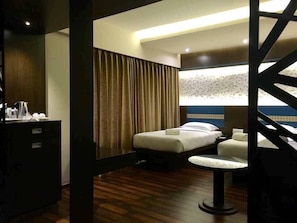 Desk, laptop workspace, free WiFi, bed sheets