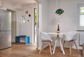 Apartemen (2) | Makan di kamar