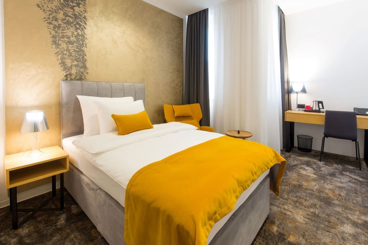 Superior Single Room, 1 Large Single Bed, Non Smoking, Courtyard View | Memory-foam beds, minibar, in-room safe, desk