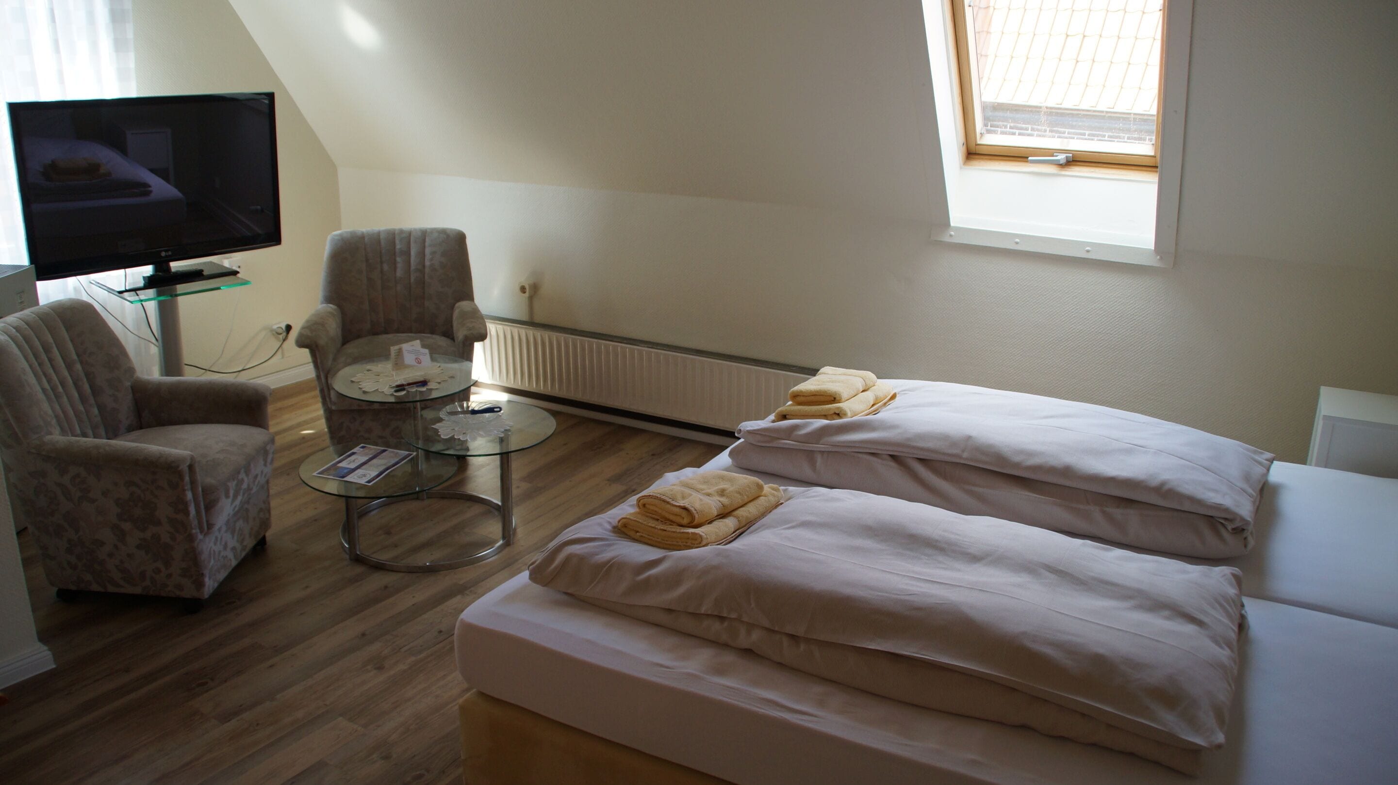 double room, private bathroom | 1 bedroom