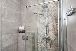 Studio | Bathroom shower