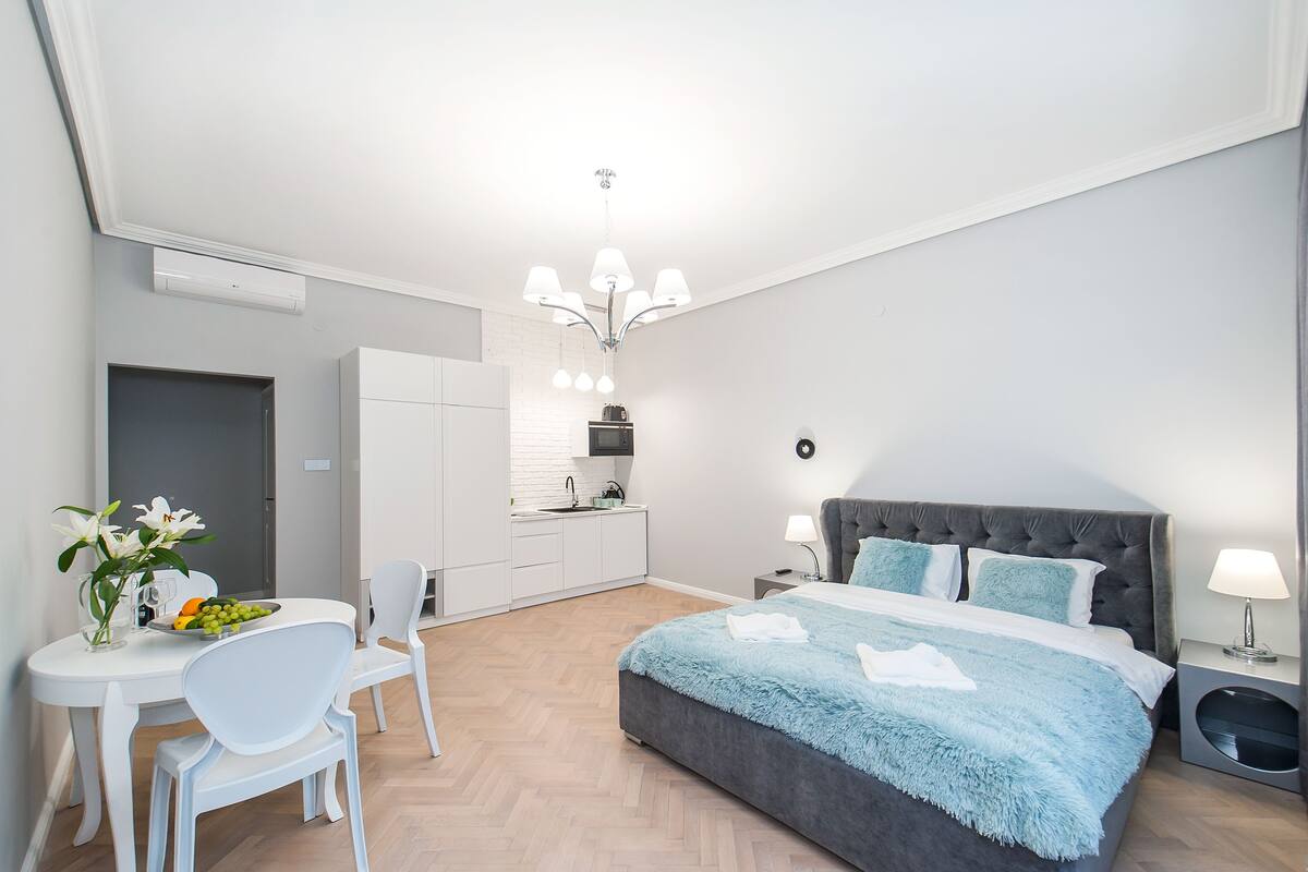 Deluxe Apartment | Individually decorated, individually furnished, iron/ironing board