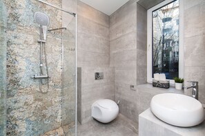 Apartment, Balcony | Bathroom