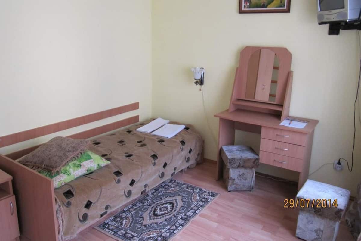 Standard Quadruple Room, Shared Bathroom | Free WiFi, bed sheets