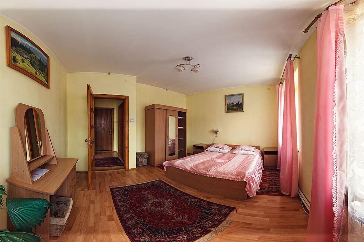 Suite | Free WiFi, bed sheets