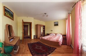 Suite | Free WiFi, bed sheets - Europa (Rakhiv)