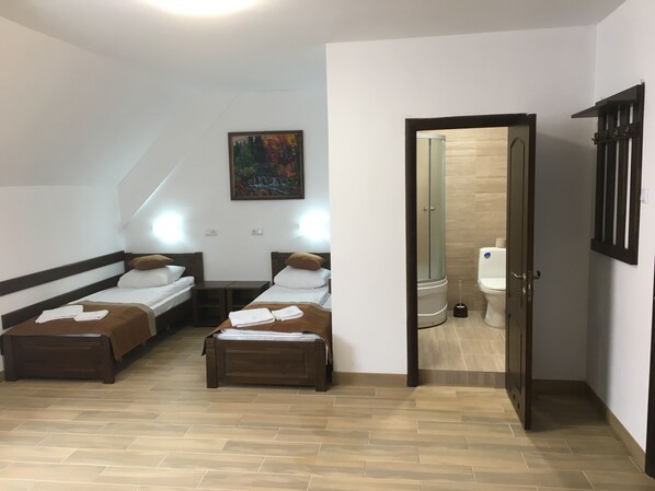 Comfort-Doppel- oder -Zweibettzimmer | Kostenloses WLAN, Bettwäsche