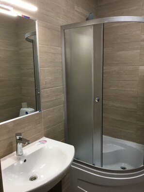 Comfort Double or Twin Room | Bathroom - Europa (Rakhiv)