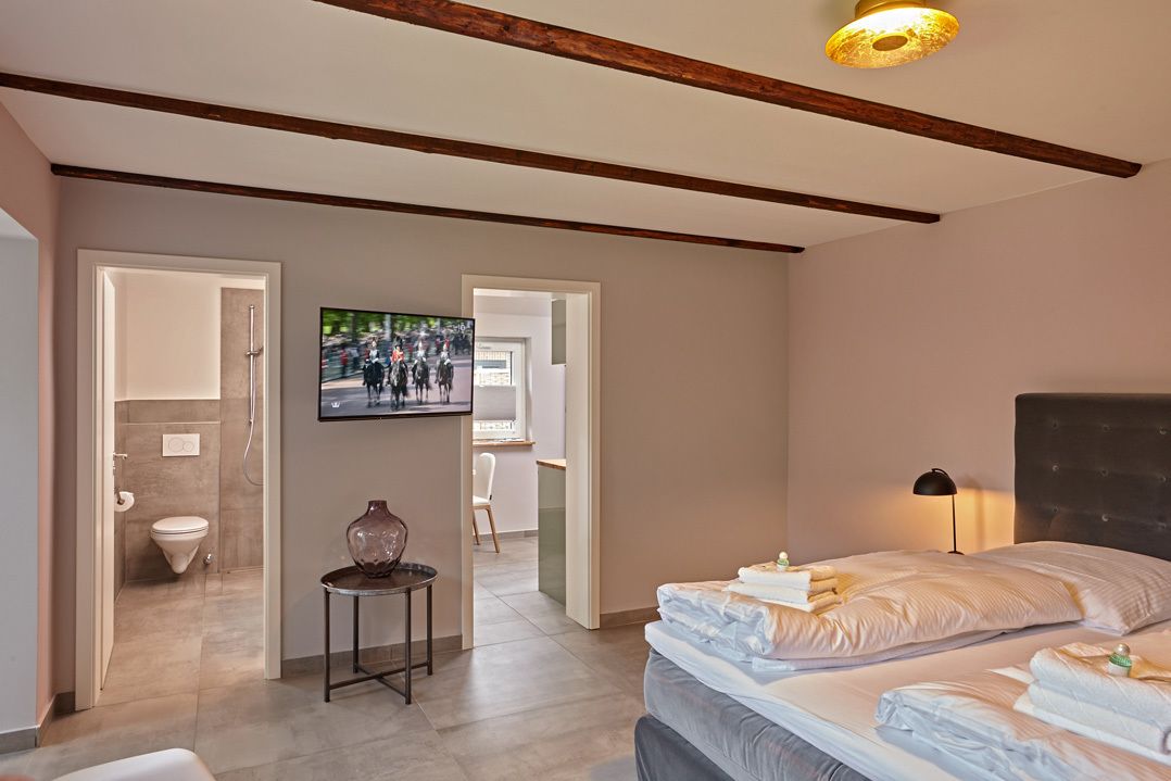 Apartment (Ferienhaus A) | Hypo-allergenic bedding, in-room safe, iron/ironing board, rollaway beds