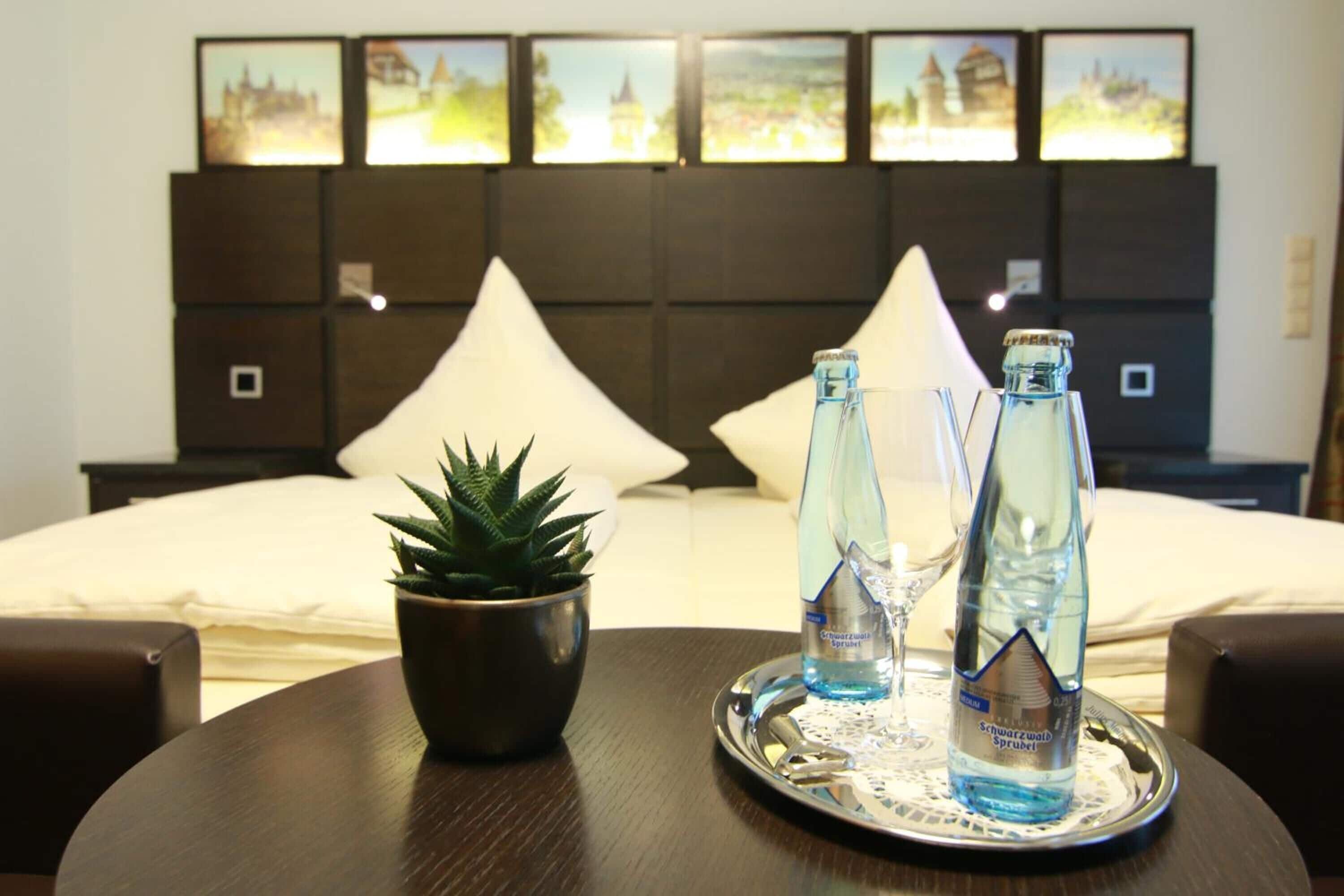 Roba de llit hipoal·lergògena, escriptori, wifi gratuïta i roba de llit 