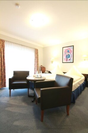 Standard Twin Room, Multiple Beds (Budget) | Hypo-allergenic bedding, desk, free WiFi, bed sheets - Hotel Restaurant Pfeffermühle (Balingen)