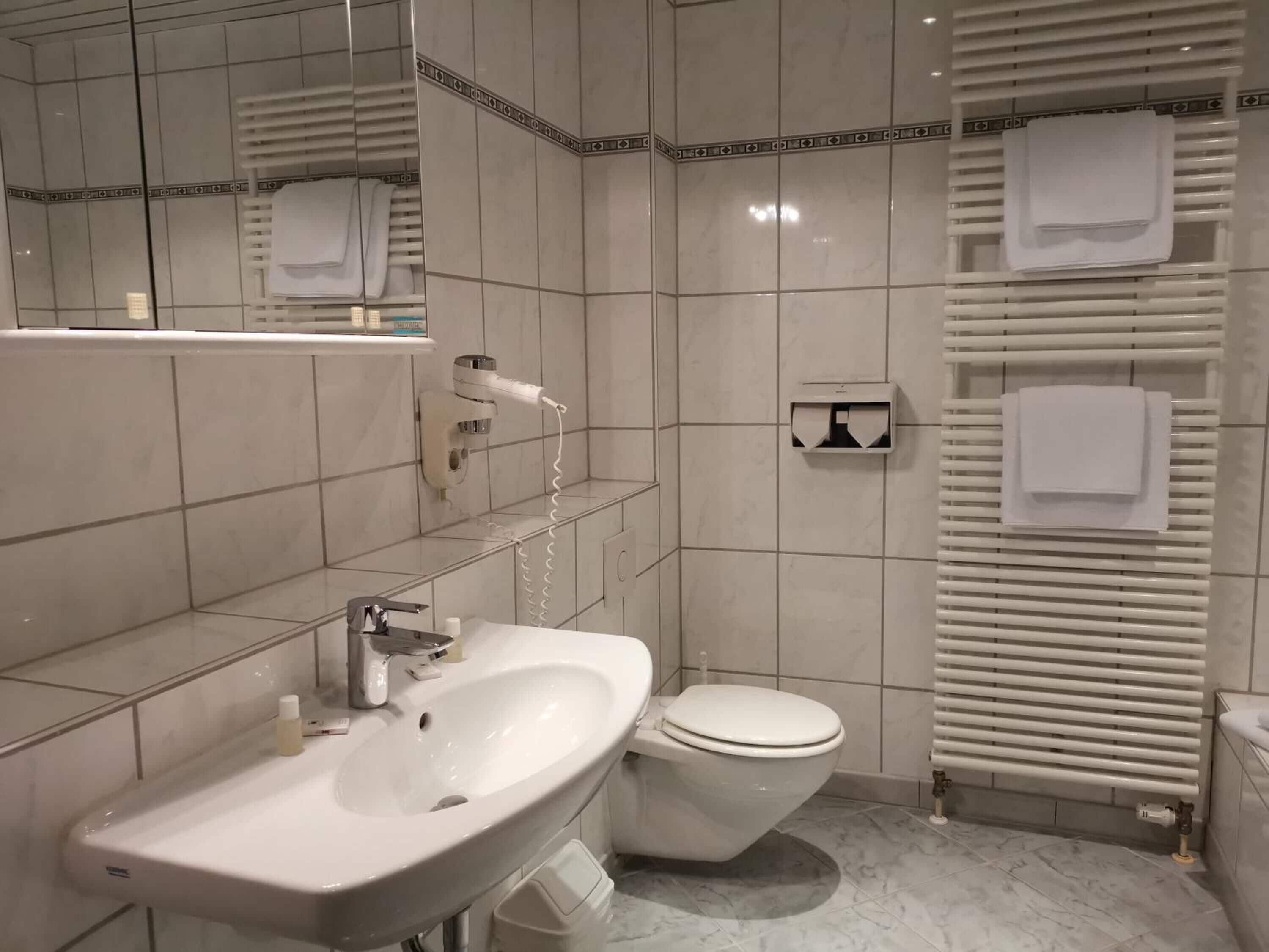 shower, free toiletries, hair dryer, towels