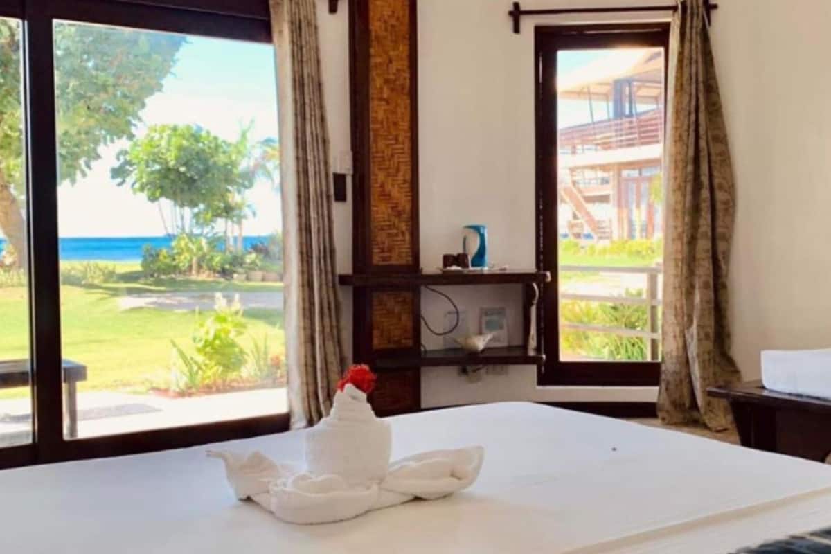 Waterfront Premier Room | Bed sheets