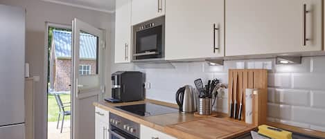 Casa | Cocina privada | Refrigerador, microondas, horno y parrilla de estufa