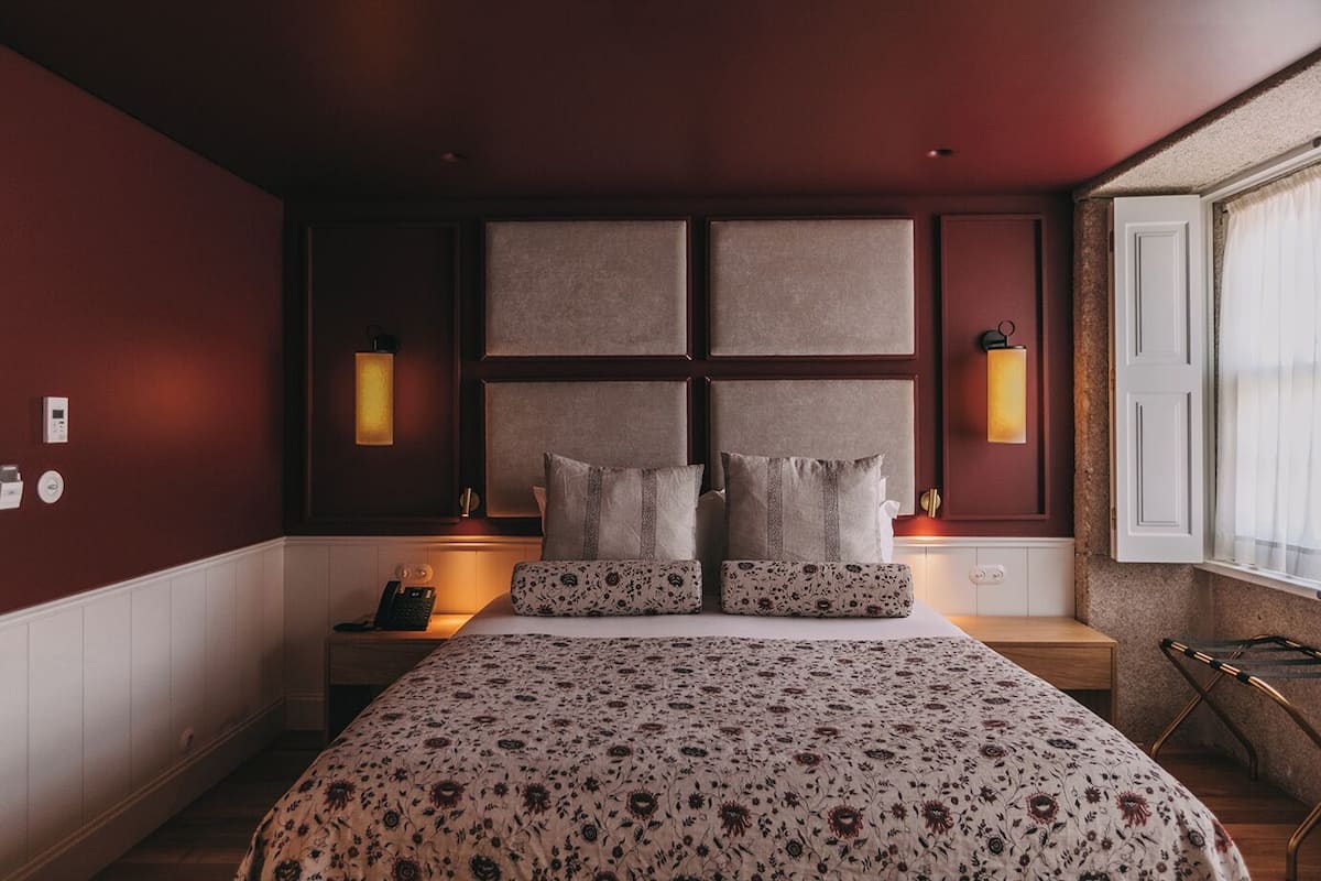 Kamar Double Deluks, pemandangan kota | Seprai premium, selimut bulu angsa, isi minibar gratis, dan brankas