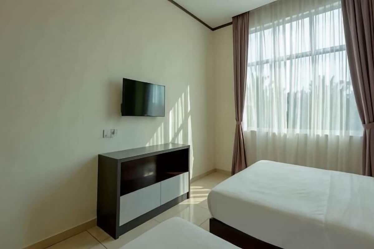Desk, bed sheets