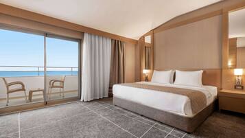 Suite, 1 King Bed, Non Smoking, Sea View | Egyptian cotton sheets, premium bedding, minibar, in-room safe