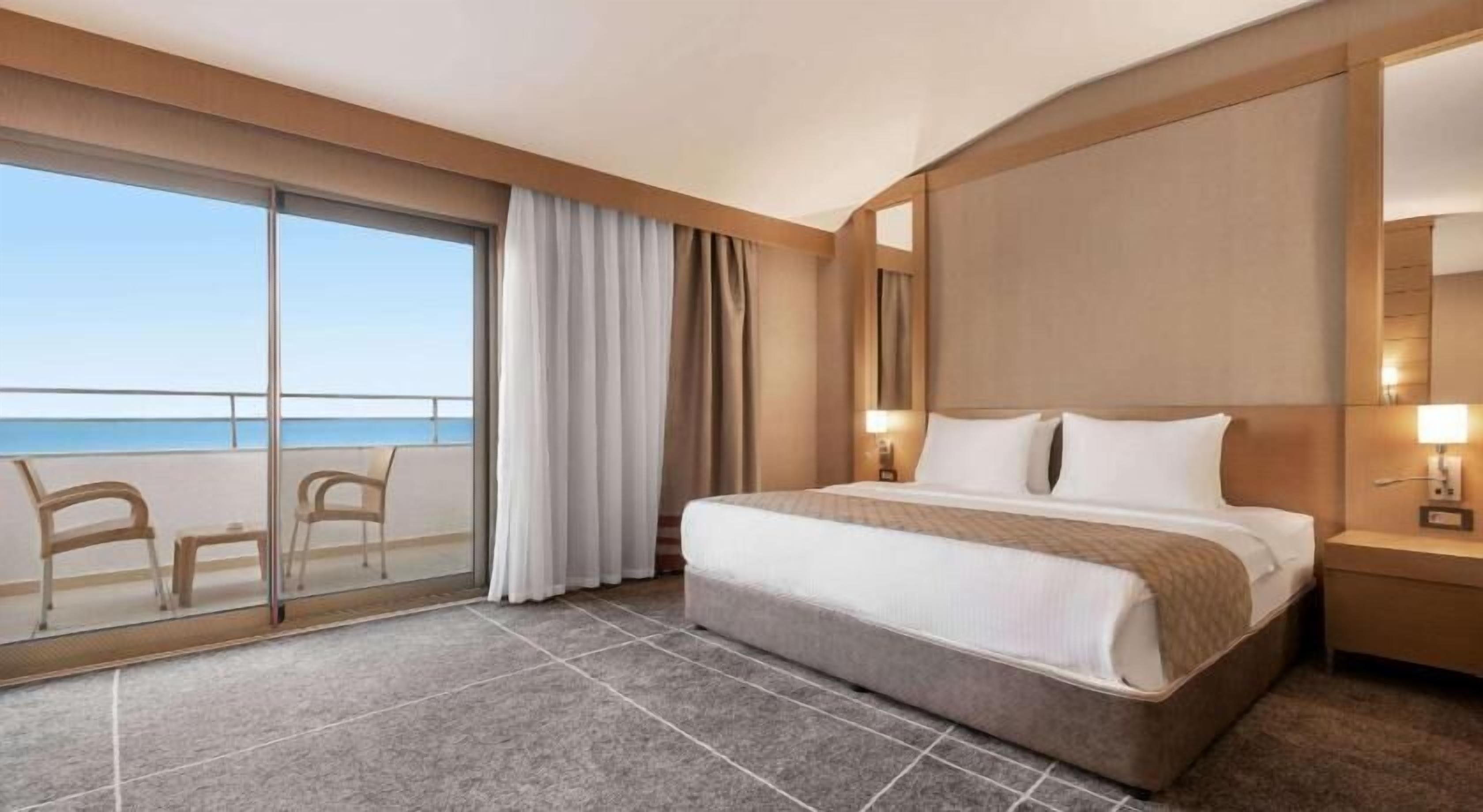 Egyptian cotton sheets, premium bedding, minibar, in-room safe