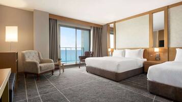 Egyptian cotton sheets, premium bedding, minibar, in-room safe