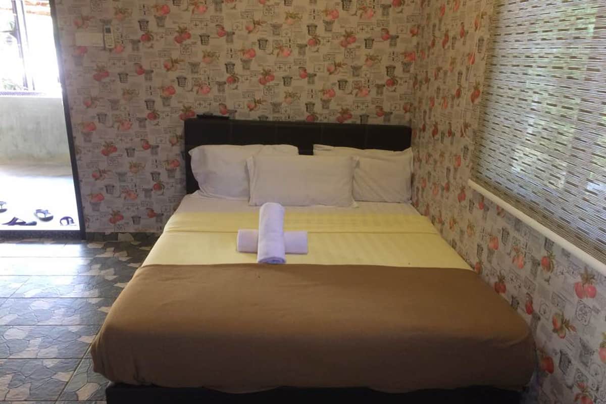 Rum - 1 queensize-säng (Check-In @ Kesang Laut Hotel) | Extrasängar
