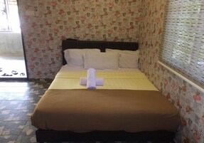 Queen Room (Check-In @ Kesang Laut Hotel) | Rollaway beds