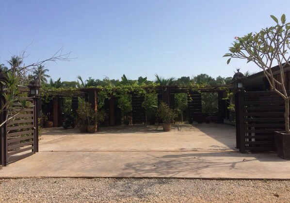 Entrada de la propiedad