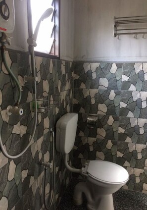Queen Room (Check-In @ Kesang Laut Hotel) | Bathroom | Shower, free toiletries - Kelulut Lodge (Muar)