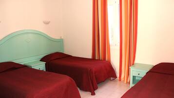 Triple Room | Desk, blackout curtains, soundproofing, free cots/infant beds
