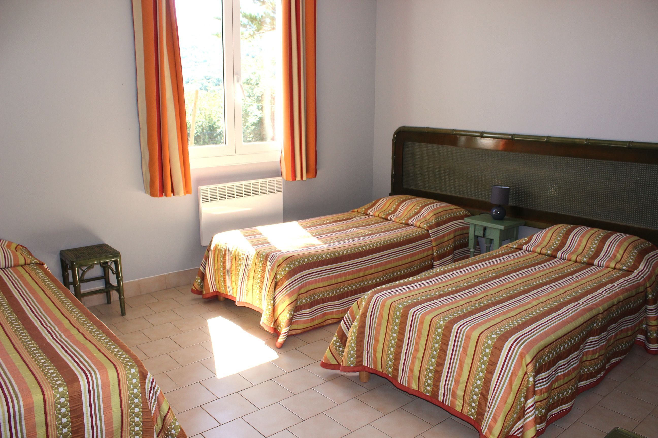 triple room | desk, blackout curtains, soundproofing, free cots/infant beds