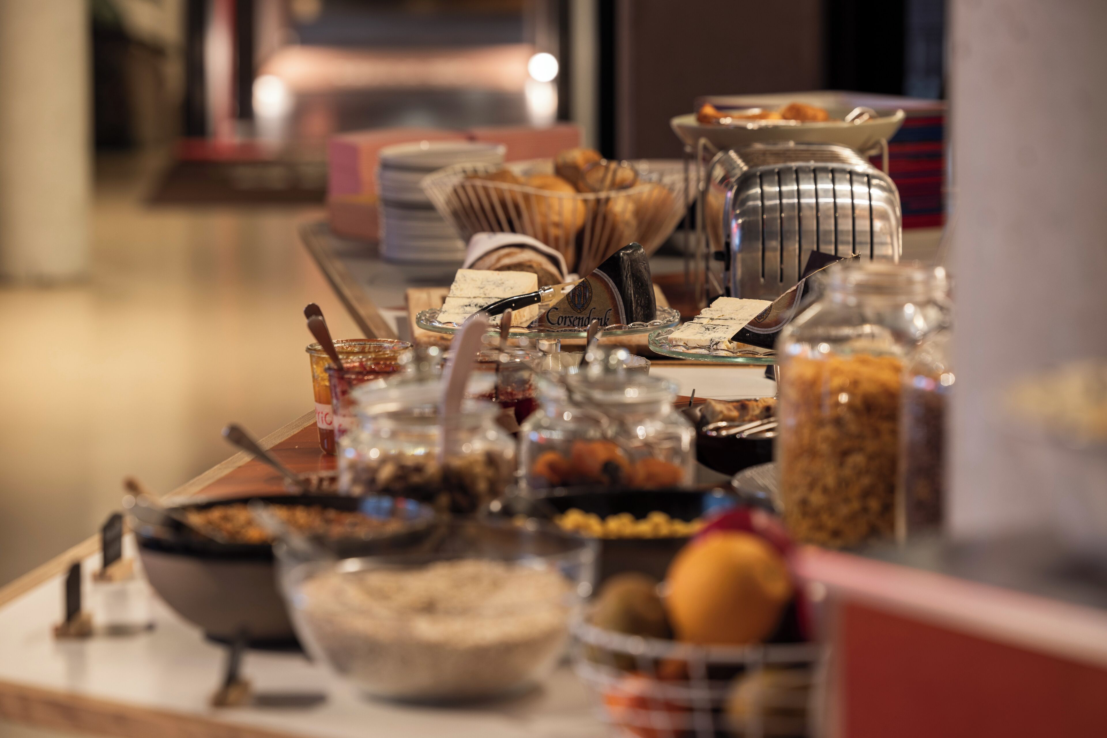 Desayuno buffet (EUR 18 por persona) 