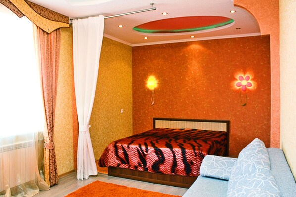 Een strijkplank/strijkijzer, gratis wifi, beddengoed