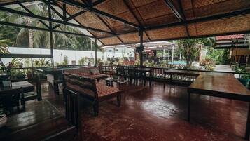 Breakfast, lunch, dinner served; local and international cuisine