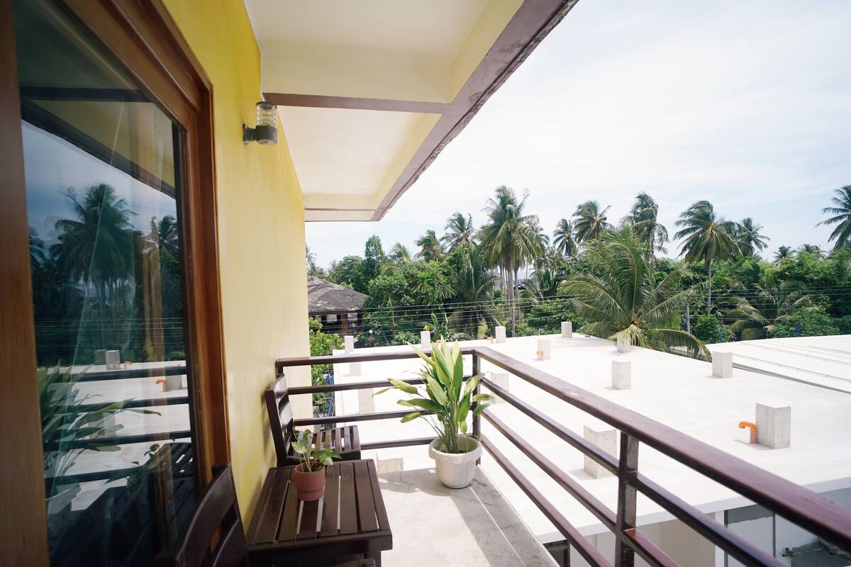 Executive kamer, niet-roken, uitzicht op resort | Individueel gemeubileerd, een bureau, beddengoed