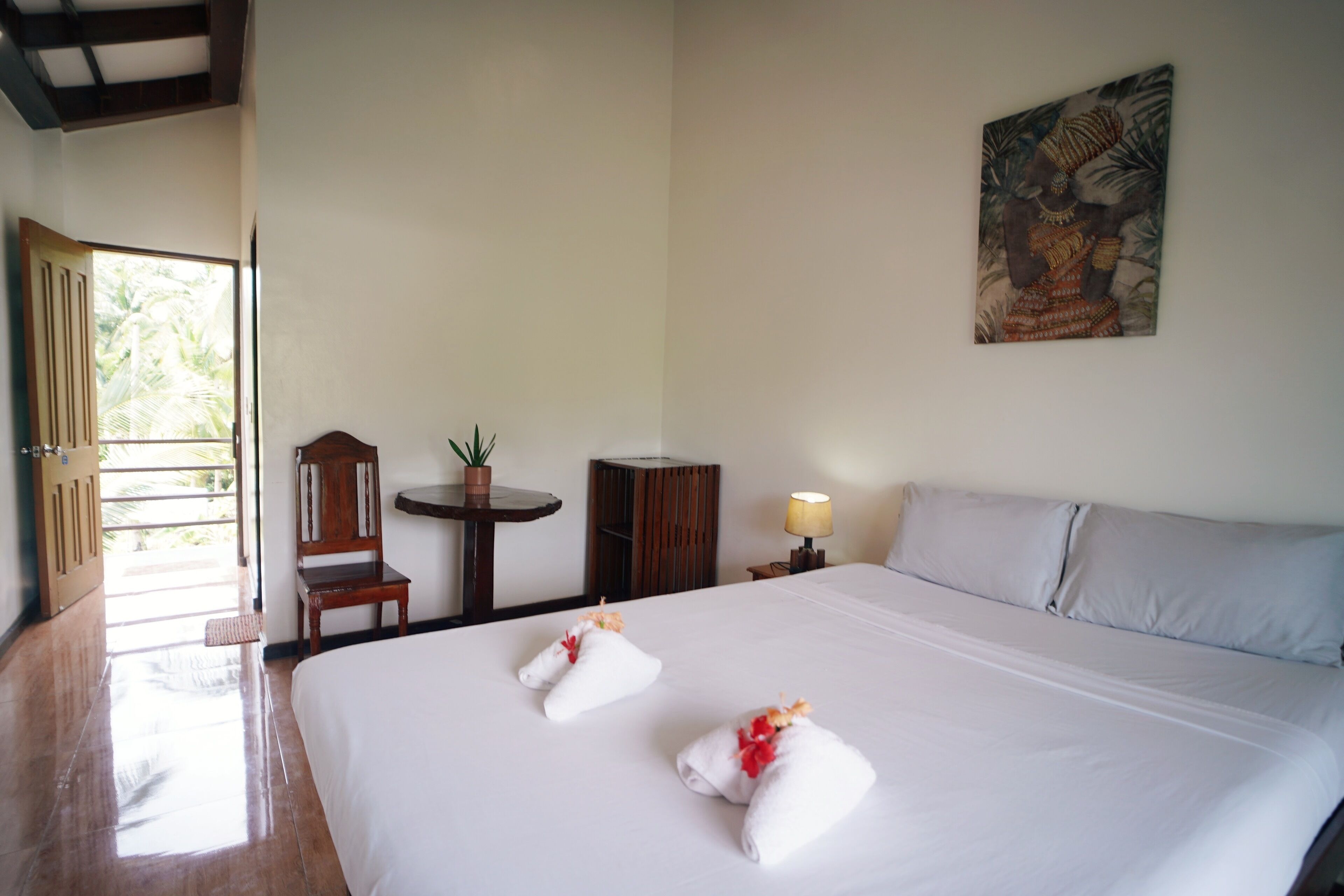 Habitación doble estándar | Muebles diferentes, escritorio y ropa de cama 