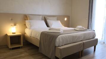 Betten mit Memory-Foam-Matratzen, Minibar, Zimmersafe, Schreibtisch