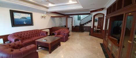 Penthouse Luxe, plusieurs lits, vue mer | Coin séjour