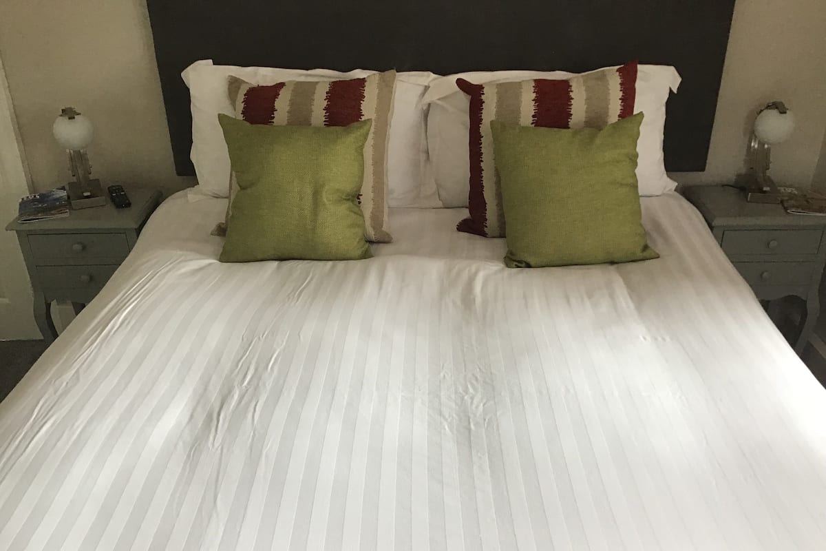 Kamer, 1 twee- of 2 eenpersoonsbedden, en-suite badkamer | Overig