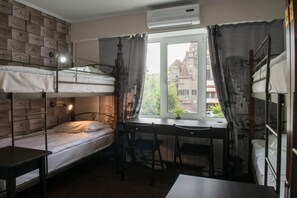 In-room safe, blackout drapes, iron/ironing board, free WiFi - Hostel Green City (Tyumen)