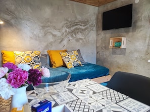 Design Studio, 1 Queen Bed with Sofa bed, Mezzanine | Living area - Ruby Charm Houses (Porto)