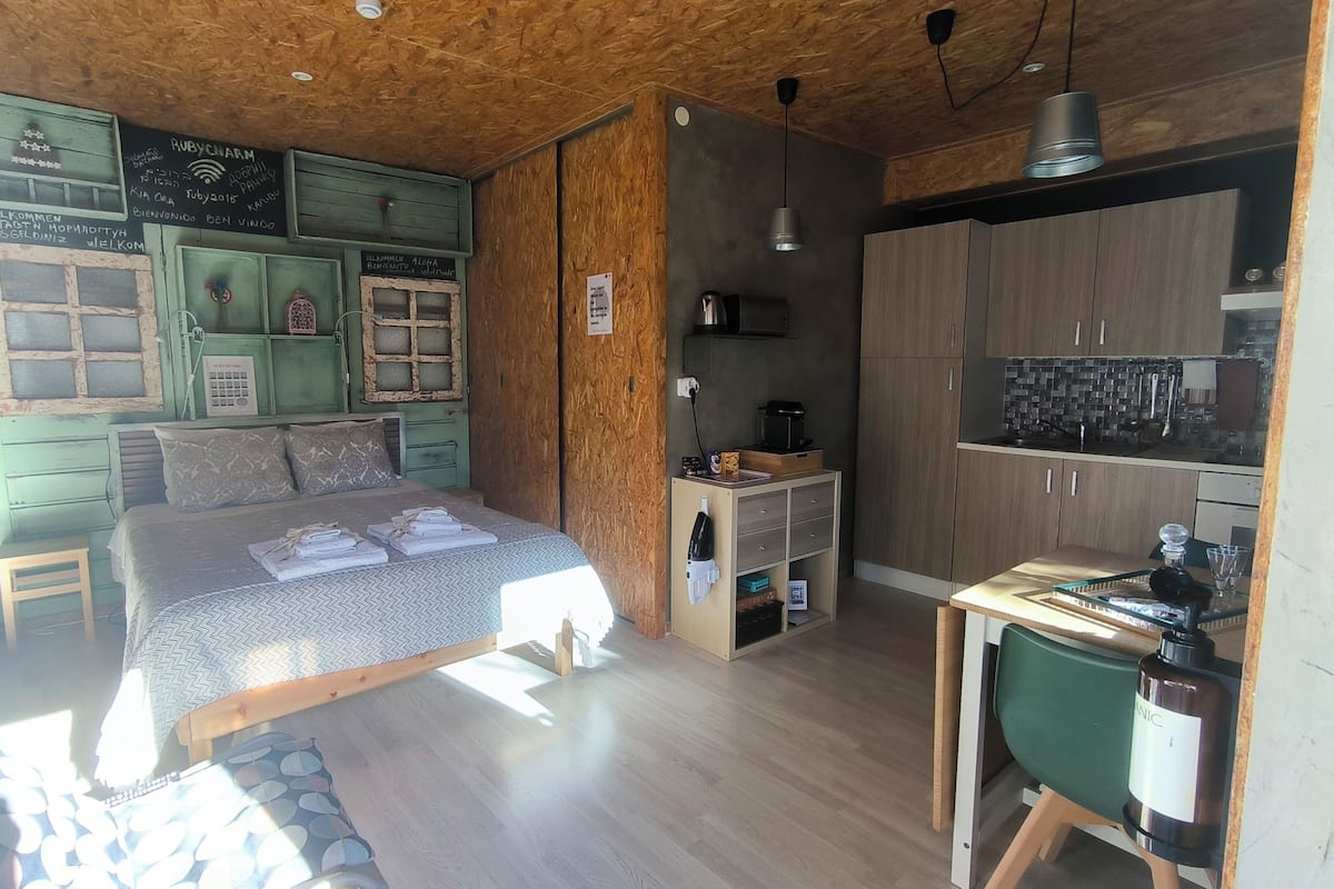 City Studio Suite, Non Smoking, Garden View | 1 bedroom, premium bedding, in-room safe, individually decorated