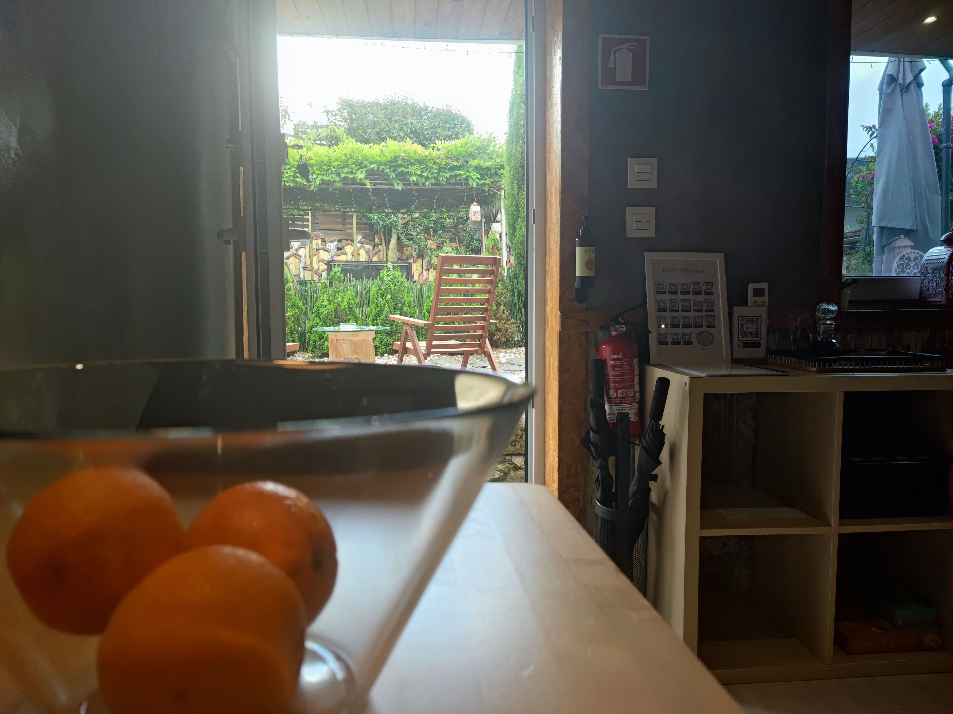 Estudio City, cocina, vistas al jardín | 1 dormitorio, ropa de cama de alta calidad, caja fuerte