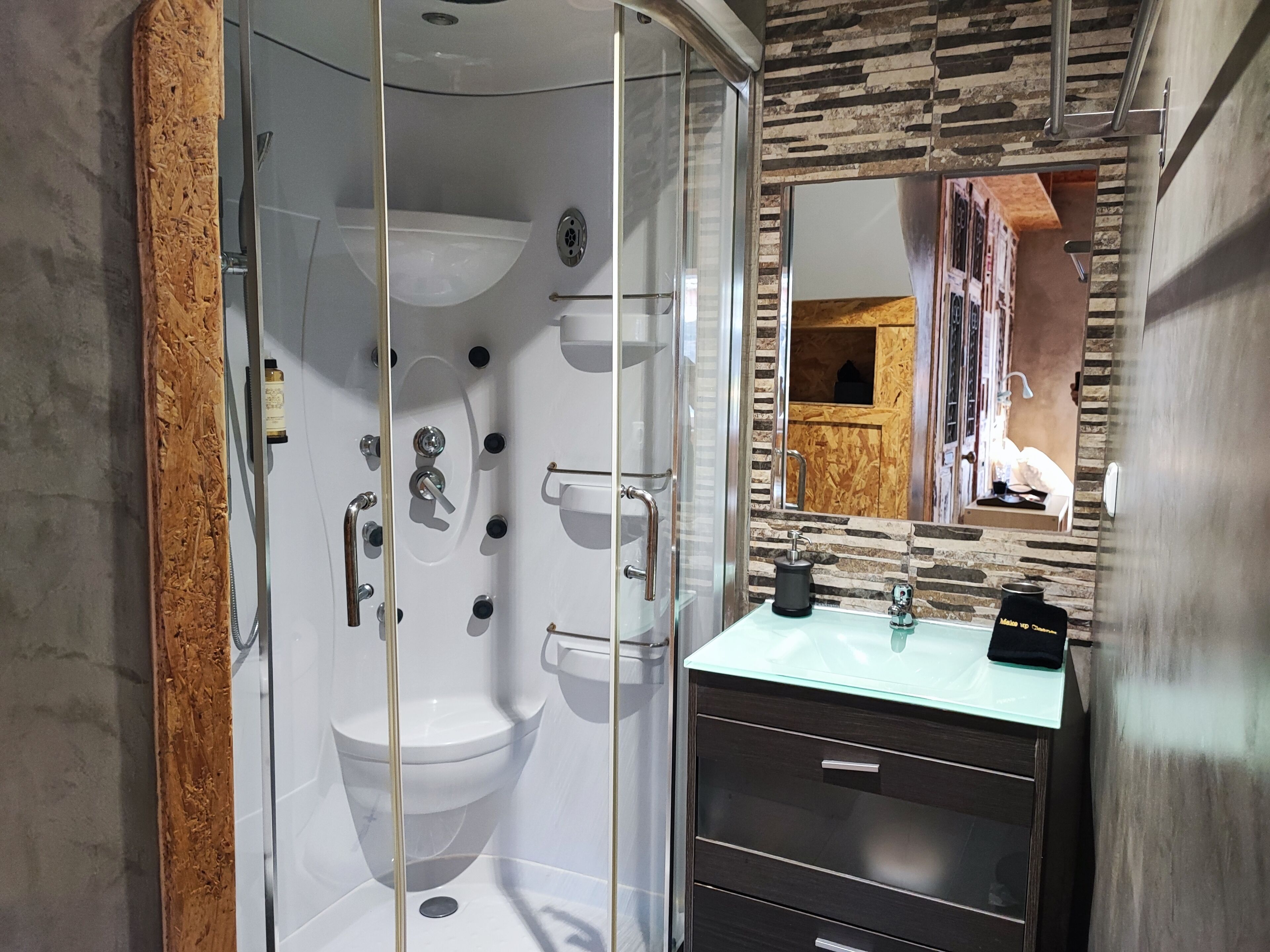 City Studio, Garden View | Bathroom | Shower, hydromassage showerhead, eco-friendly toiletries, hair dryer