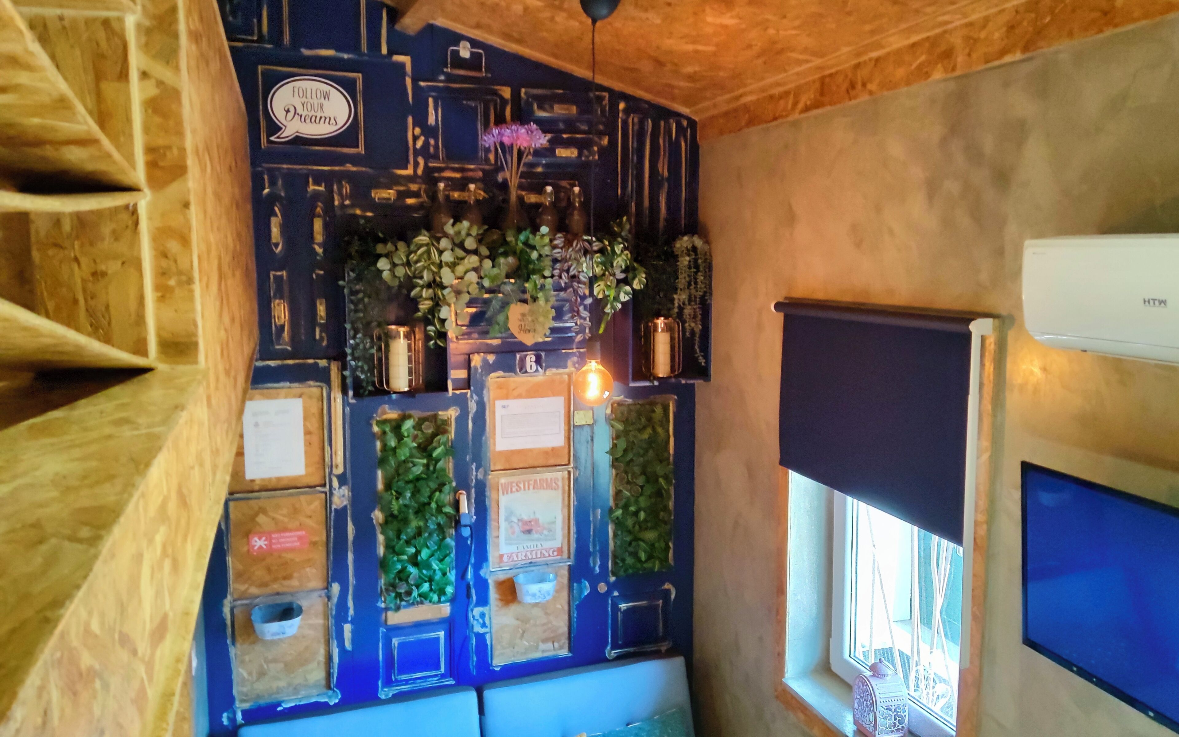 Studio, Mezzanine