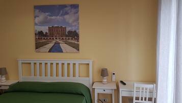 Quarto triplo | Escrivaninha, quartos à prova de som, camas extras/dobráveis (sobretaxa)